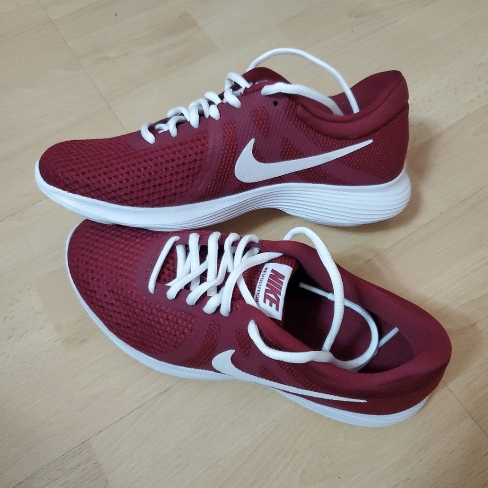 Nike Revolution 4 running sneaker
